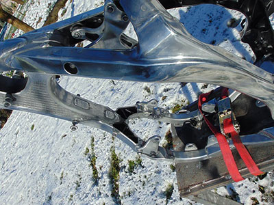 LEŠTENIE RÁMU MOTORKY YAMAHA CROSS